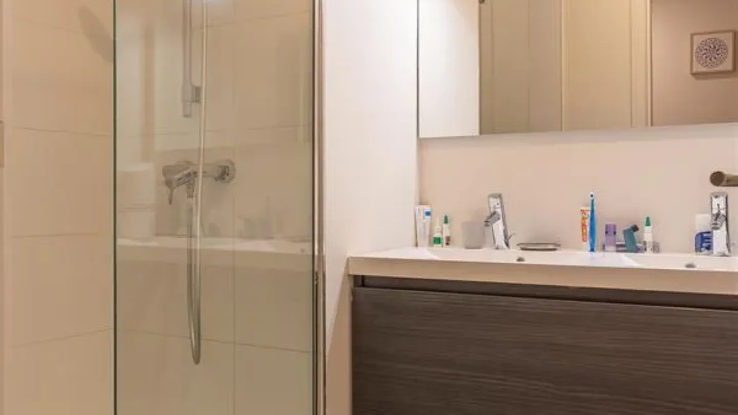 Spacious 3-Bedroom Apartment with Garage in Attractive Ukkel Location - Image 3