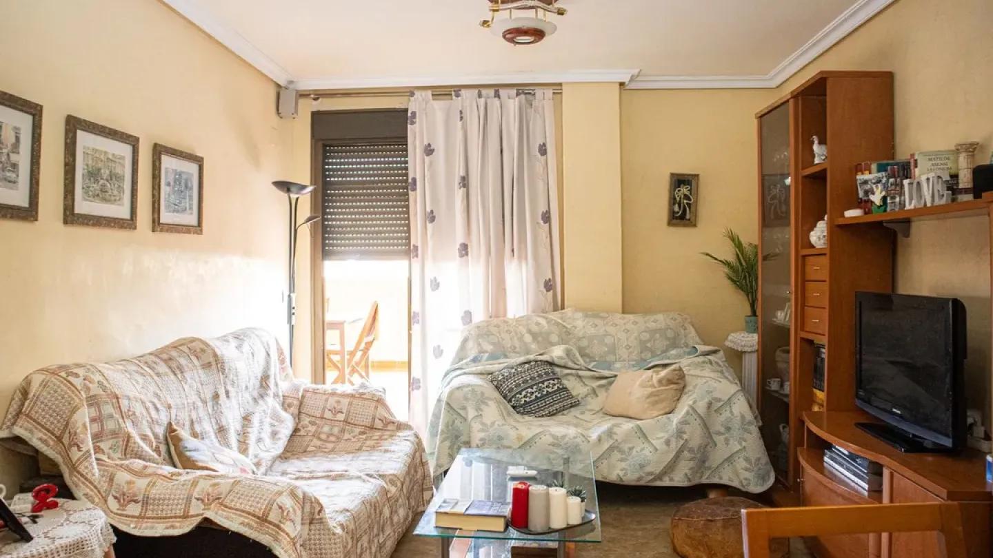 Spacious 4-Bedroom Apartment with Terrace in Las Salinas, Roquetas de Mar - Image 2