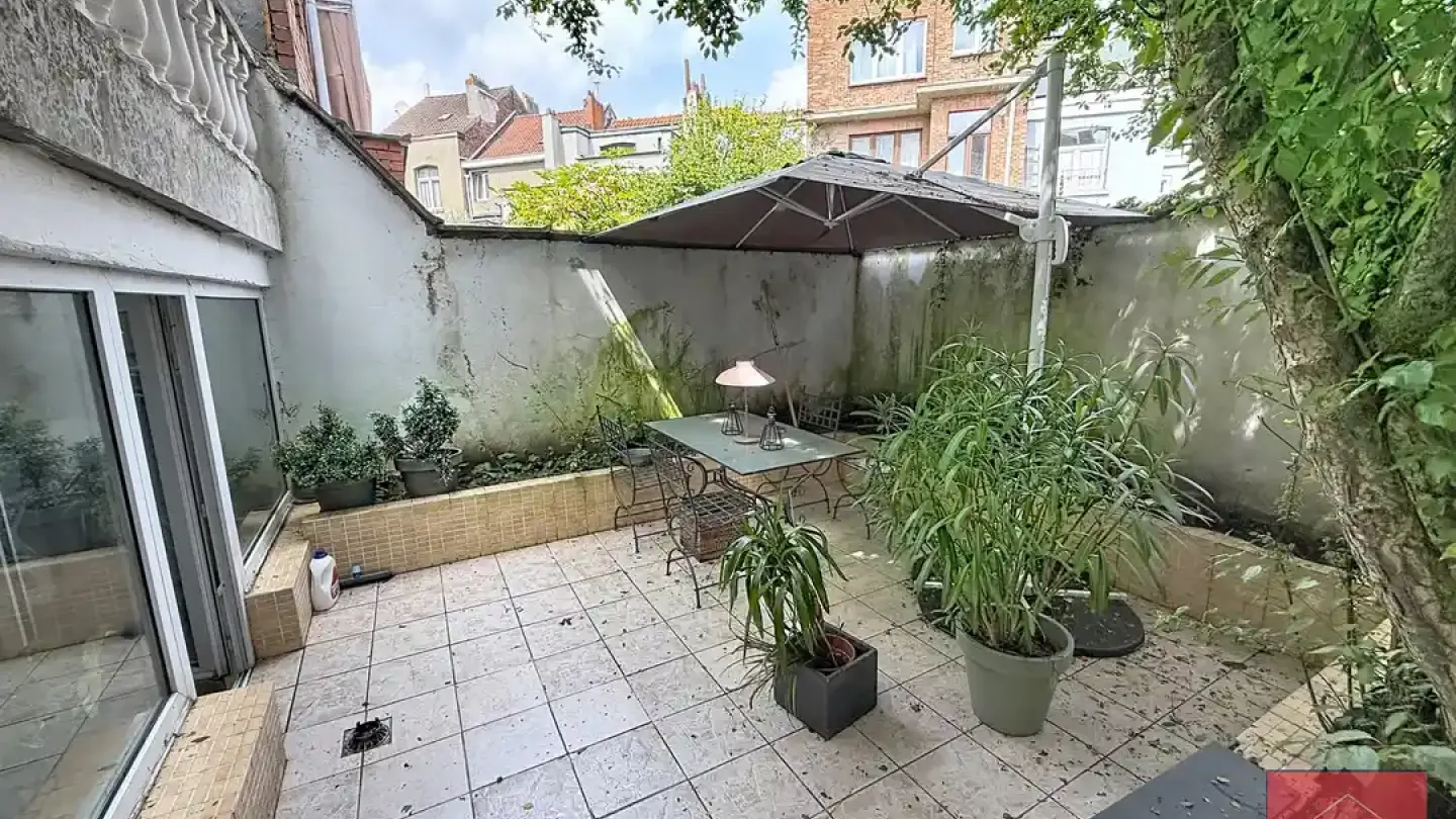 Charming Family Home in Jette: 4 Bedrooms, 2 Bathrooms - Image 2