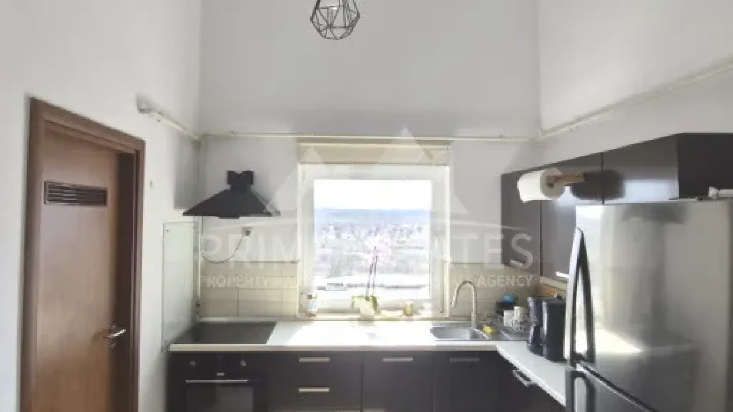 Spacious 3-Bedroom Apartment with 3 Bathrooms in Felicity - Image 3