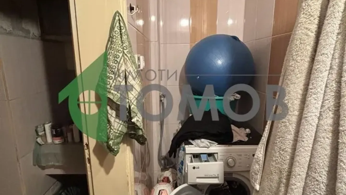 Spacious Three-Bedroom Apartment with Retail Space in Stara Zagora - Image 2