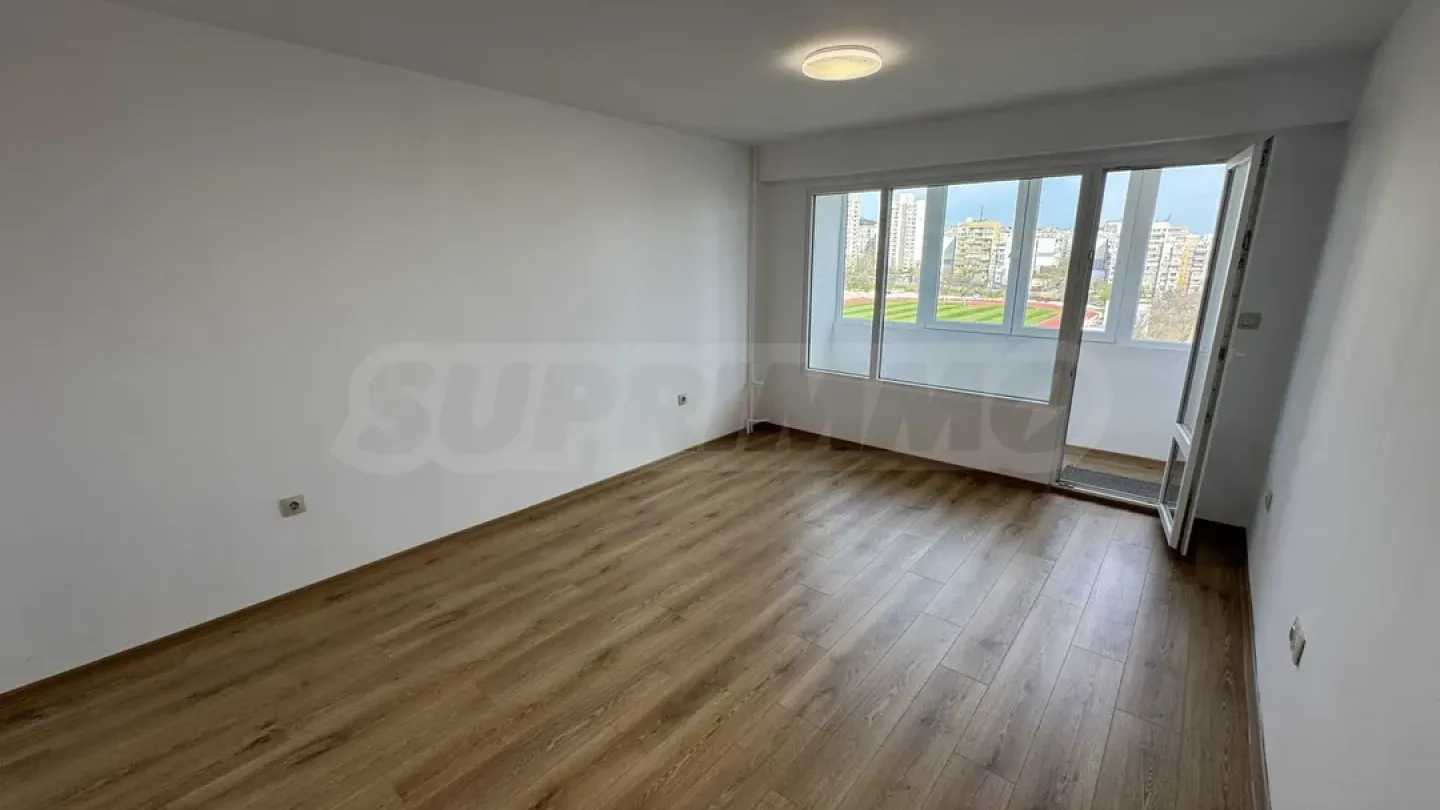 Spacious, Renovated 1-Bedroom Apartment in Mladost 1, Varna - Image 3