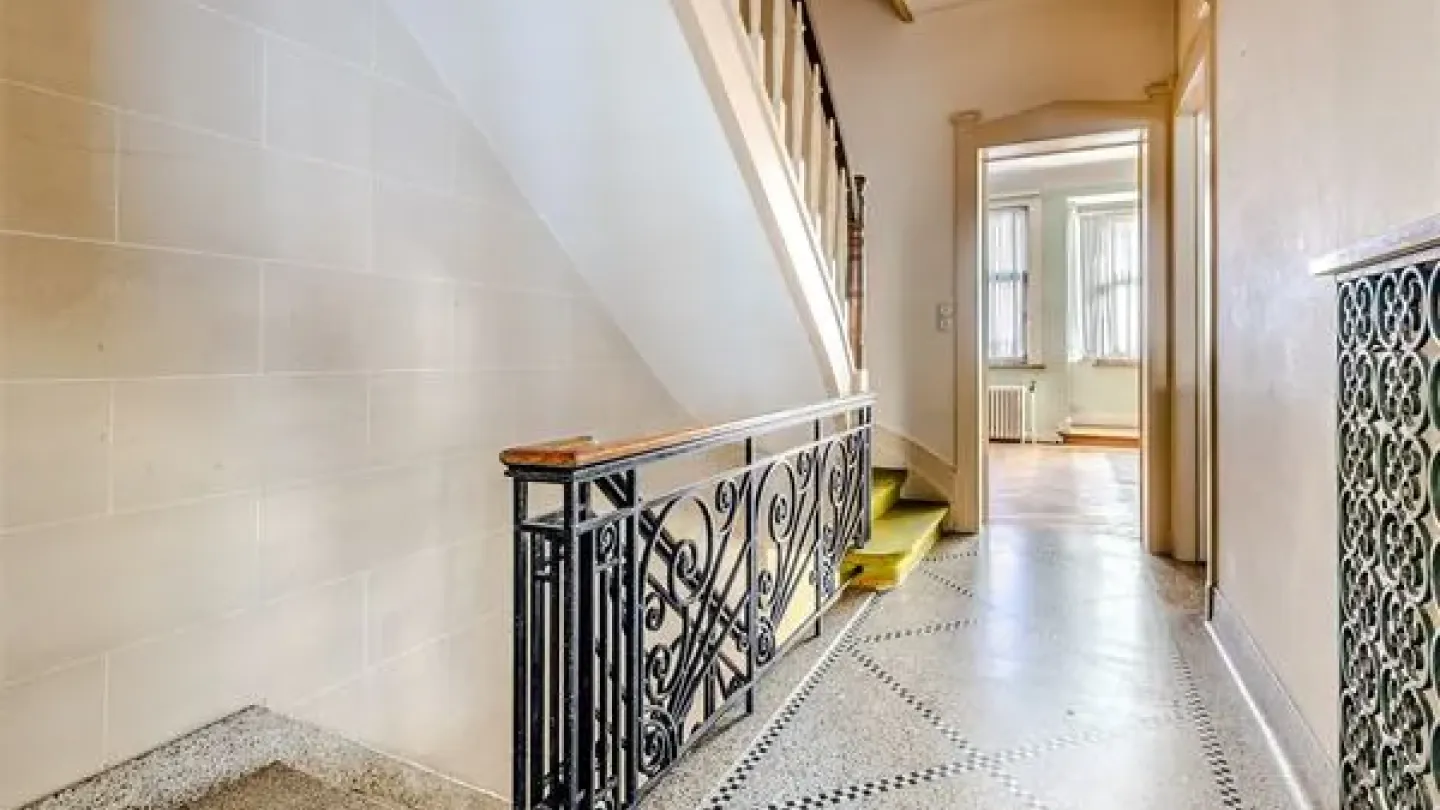 Elegant 1920s Mansion with Six Bedrooms in Etterbeek, Brussels - Image 3