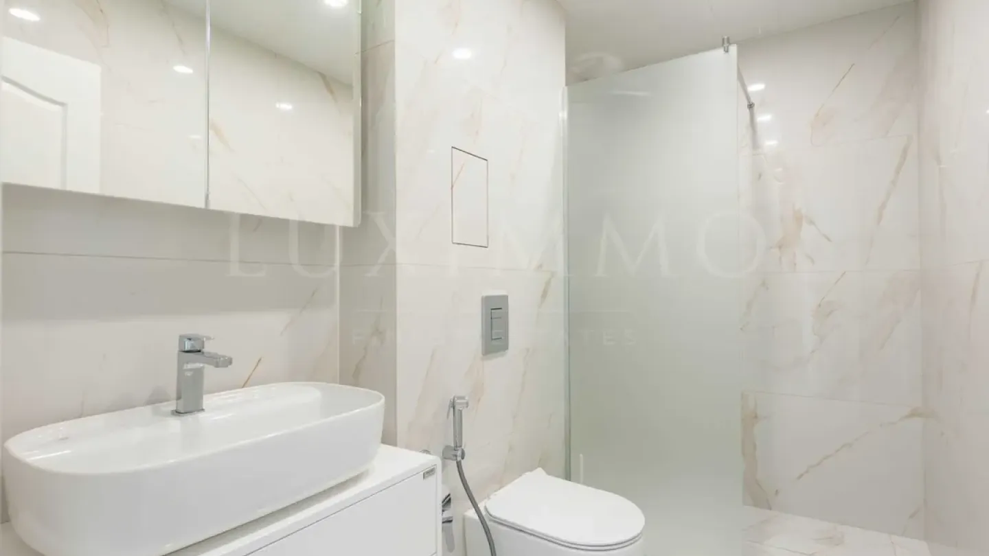 Sea View 2-Bedroom Apartment in Varna's Chaika - Image 4