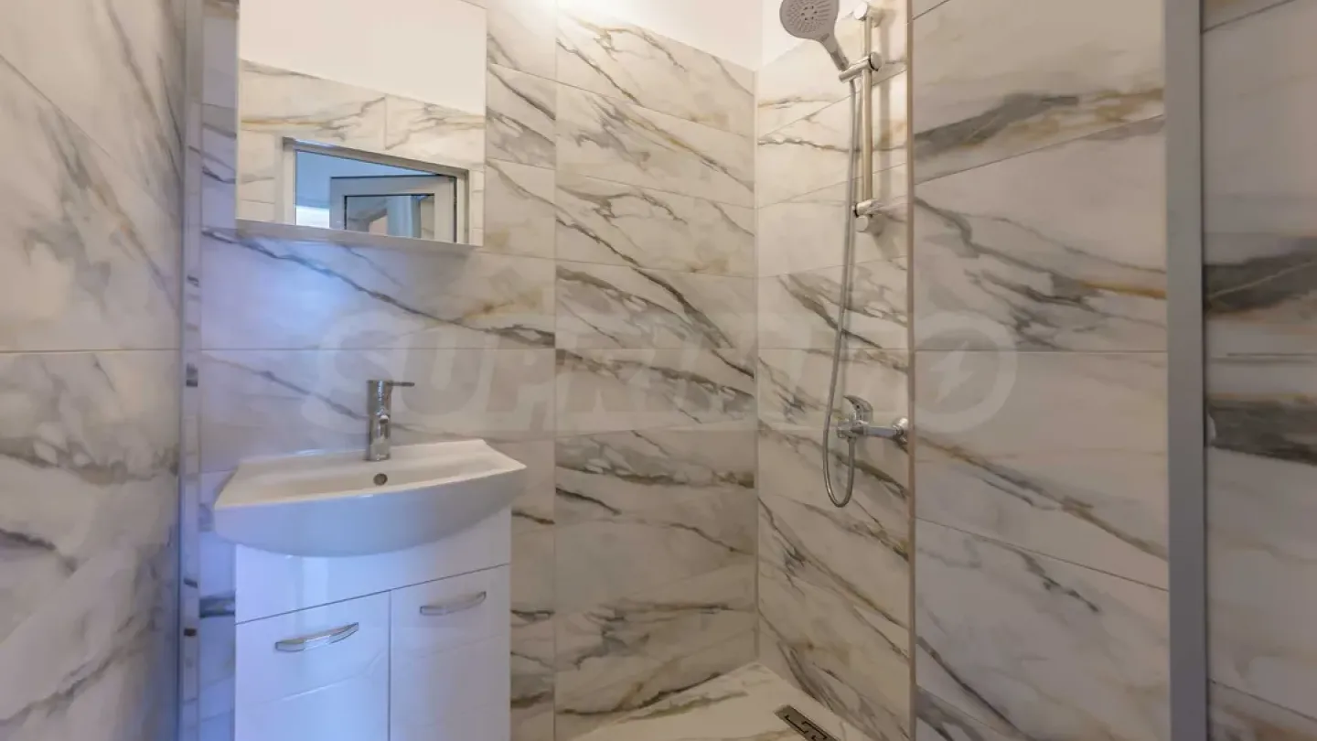 Spacious Apartment with Mountain View in Bakson - Image 2