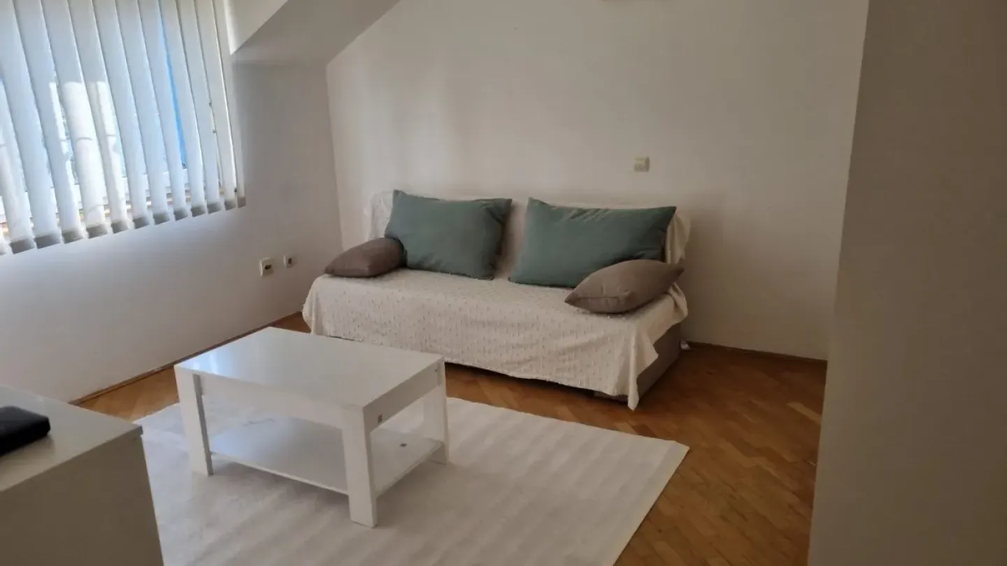 Spacious 5-Bedroom Apartment in Belgrade's Banovo Brdo Center - Image 3