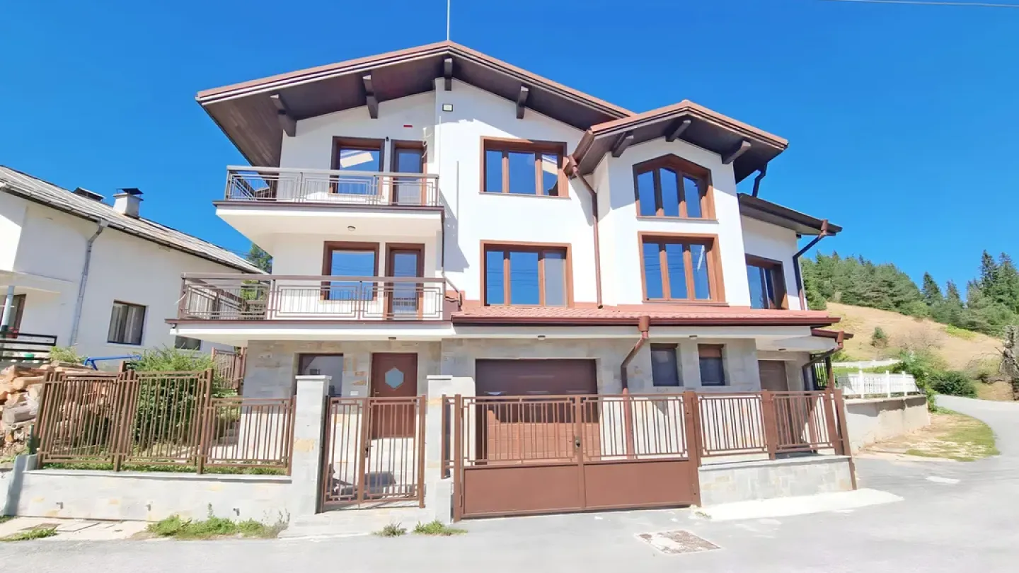 Spectacular Mount Snezhanka View Estate: Luxurious House Near Pamporovo for Sale. - Image 4