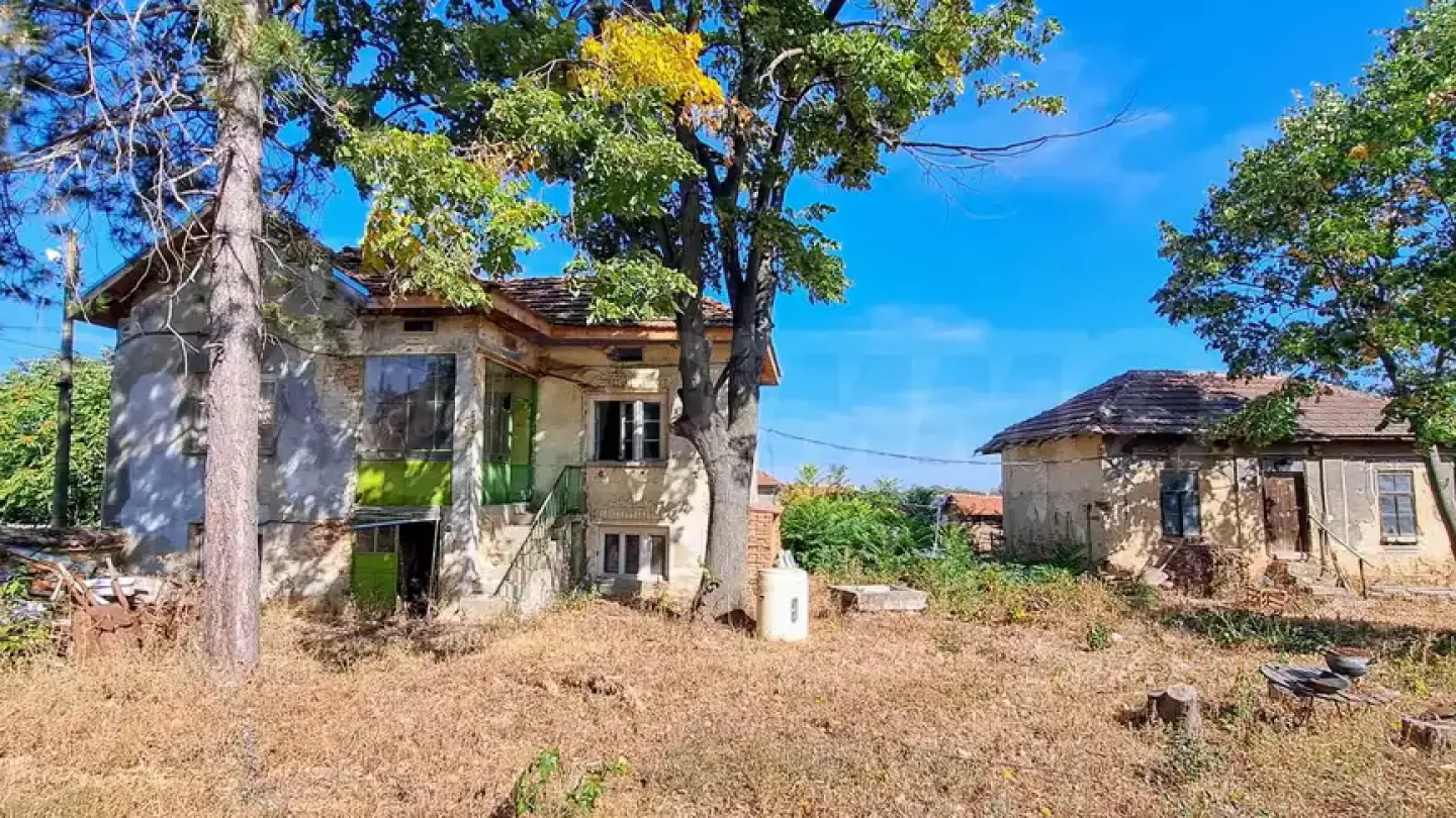 Spacious House with Large Garden Near Pleven, Bulgaria - 4 Bedrooms - Image 5