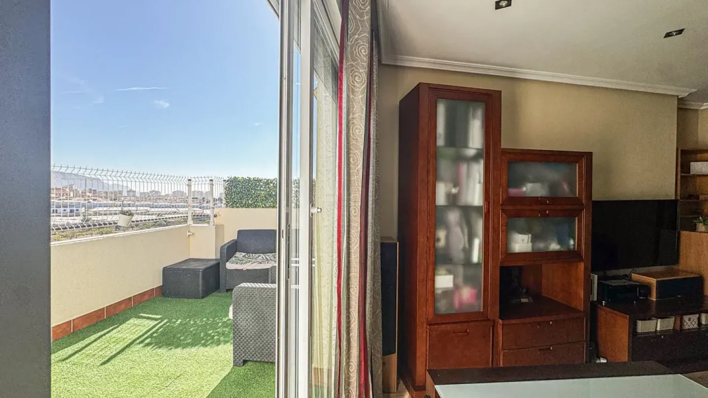 Spacious 3-Bedroom Sea View Apartment with Private Terrace - Image 4