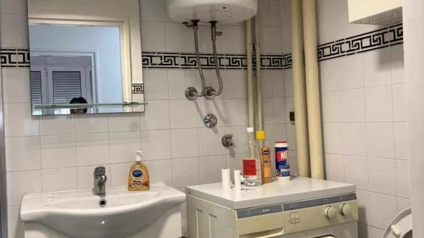 Spacious 3-Bedroom Apartment for Rent on Belgrade's Karađorjev Square - Image 4