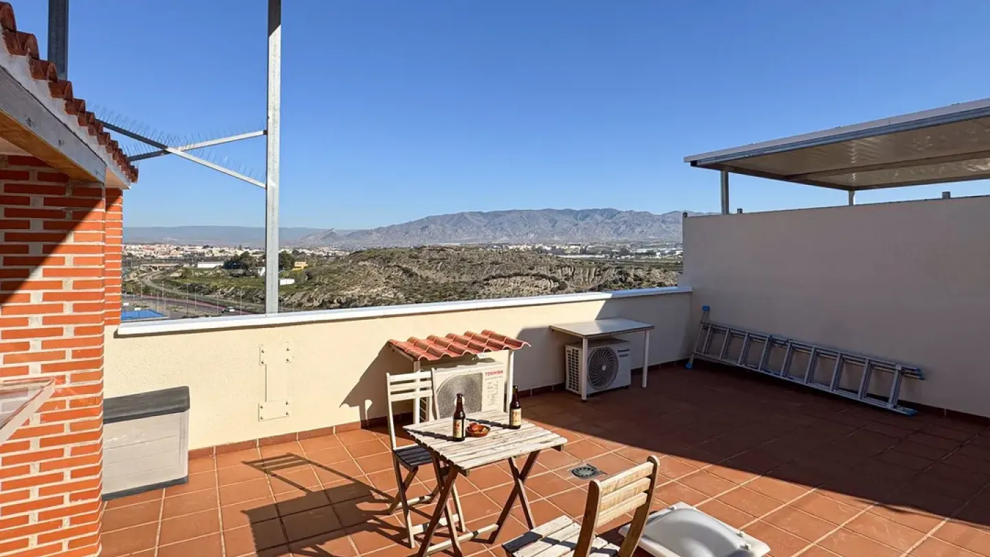 Spacious Triplex Apartment with 4 Bedrooms in Huércal de Almería - Image 5