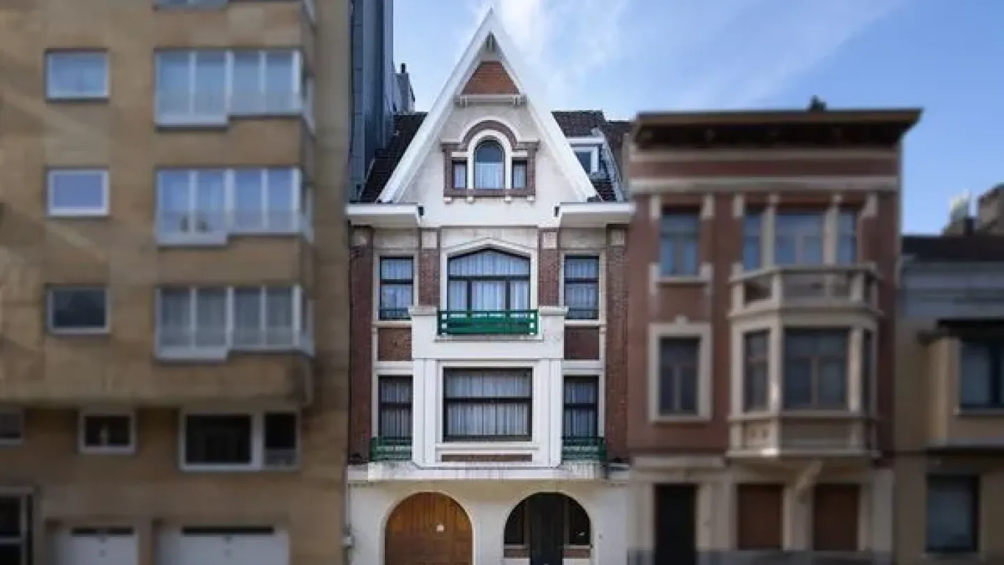 Elegant 1920s Mansion with Six Bedrooms in Etterbeek, Brussels - Image 5