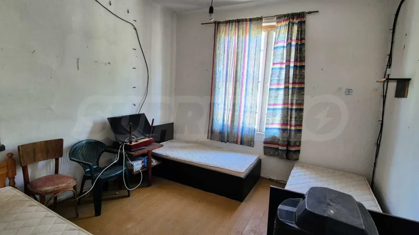 Charming House with Potential in Picturesque Harsovo Village - Image 4