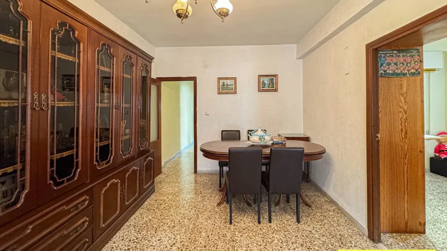 Bright 3-Bedroom Apartment with Terrace in Almería, Spain - Image 4