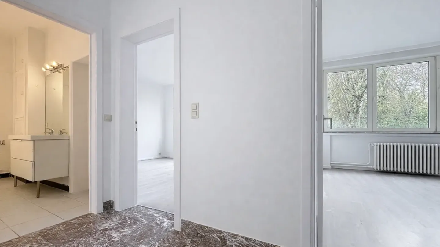 Bright 2-Bed Brussels Apartment with Terrace - Avenue de l'Amarante - Image 2