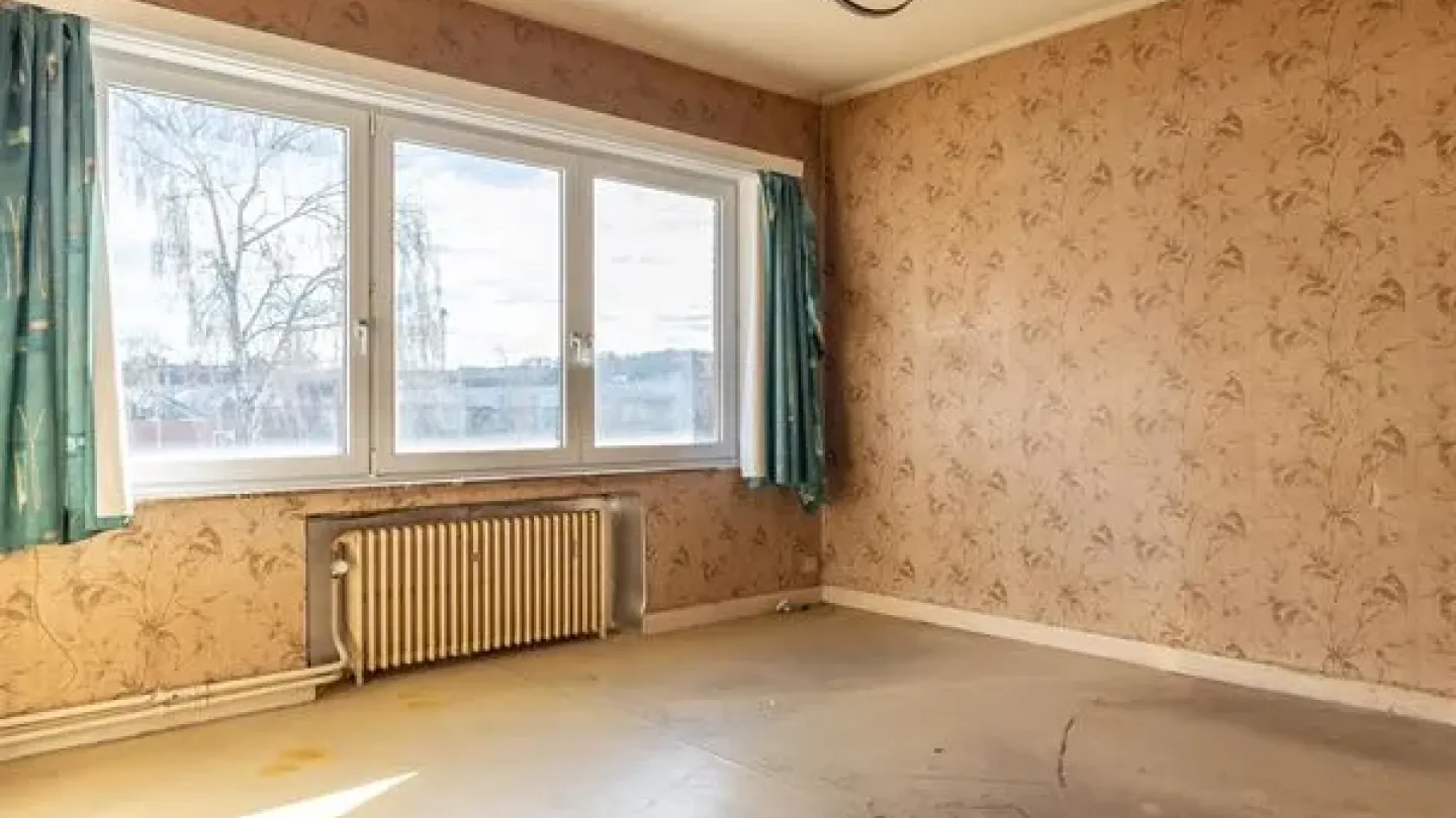 Spacious Royal Uccle Home: Renovation Opportunity with High Potential - Image 4