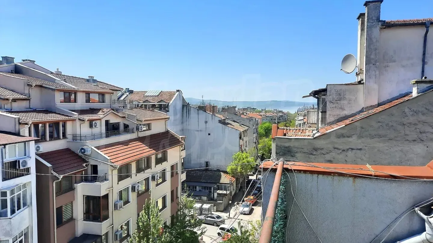 Luxury Energy-Efficient Penthouse in Burgas' Vazrazhdane - Image 1