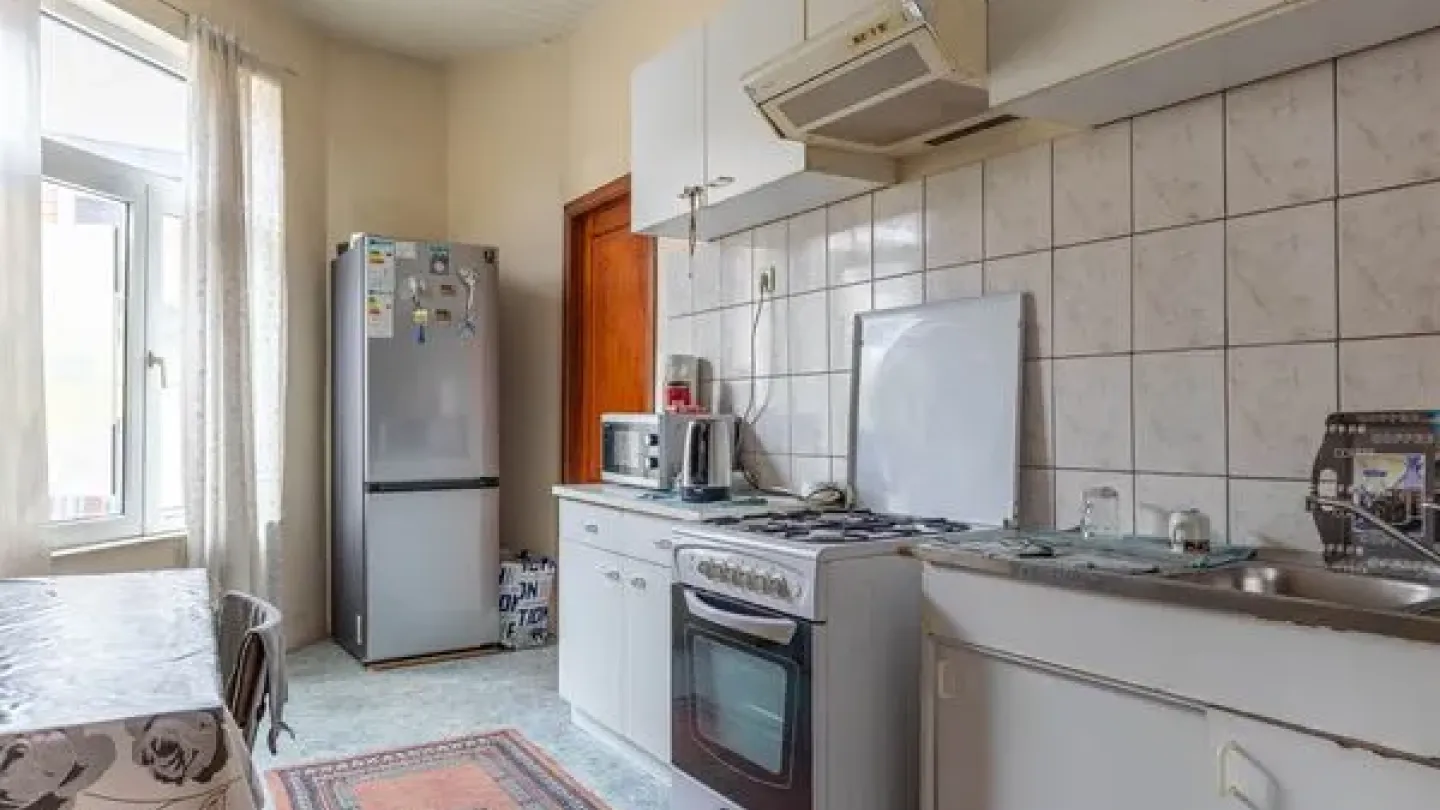Spacious 4-Bedroom Duplex Apartment in Schaarbeek’s Botanique District - Image 1