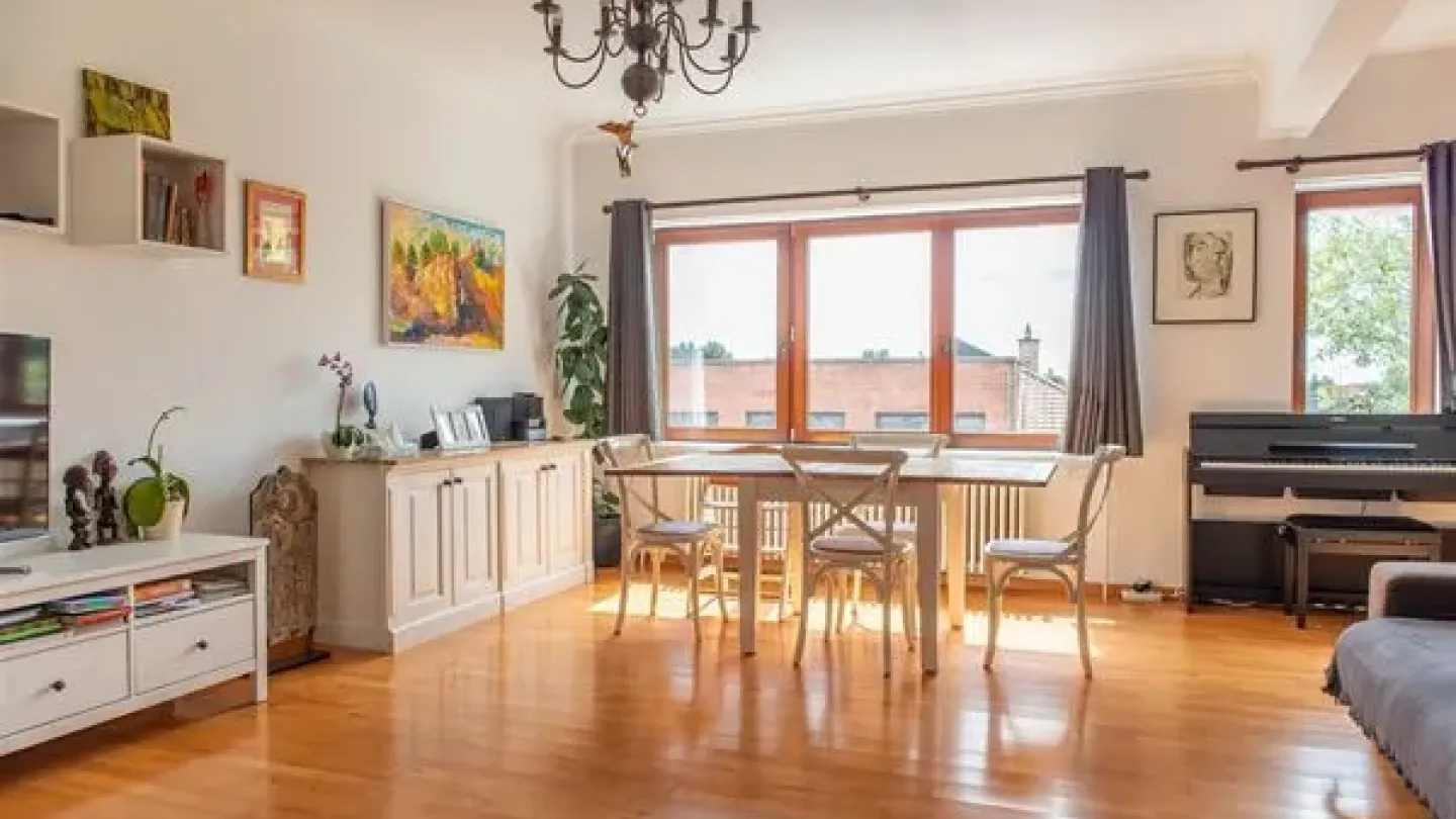 Bright Duplex Penthouse with Terrace in Green Ukkel, 3 Bedrooms - Image 4