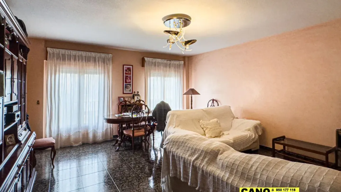 Spacious 5 Bedroom Villa with Solar & Private Sunroom for Sale - Image 1