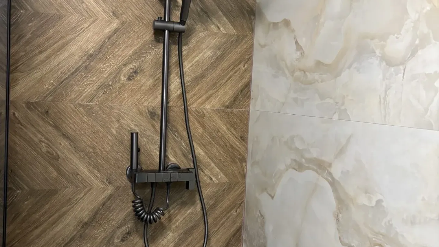 Luxurious Renovated 3-Bedroom Apartment in Vračar, Belgrade - Image 4