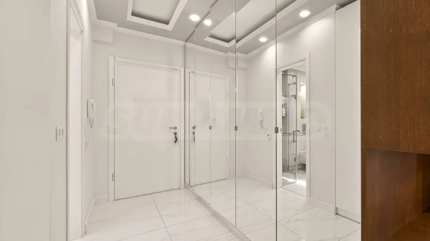Luxury 3-bedroom apartment in Zelenika, Varna. - Image 1