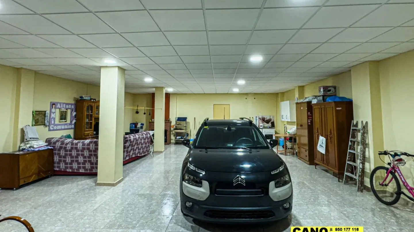 Spacious 5 Bedroom Villa with Solar & Private Sunroom for Sale - Image 4