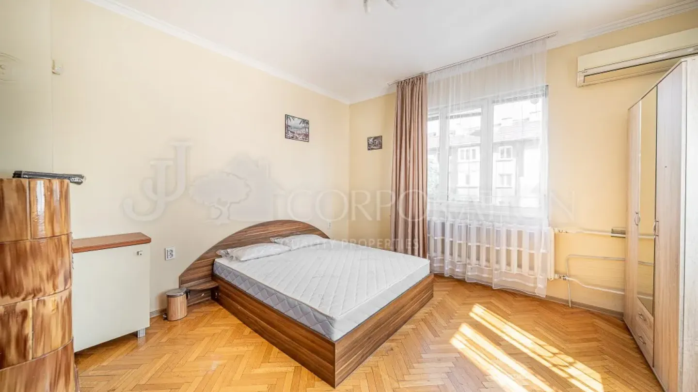 Fully furnished 3-bedroom apartment in Sofia's city center. - Image 2