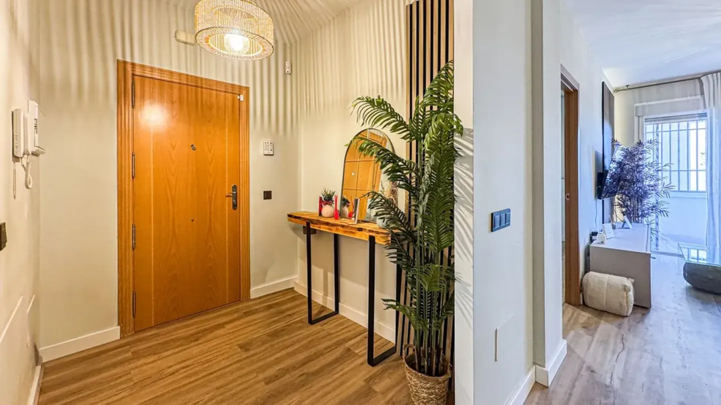 Spacious 3-Bedroom Apartment with Terrace in Prime Viator Location - Image 1