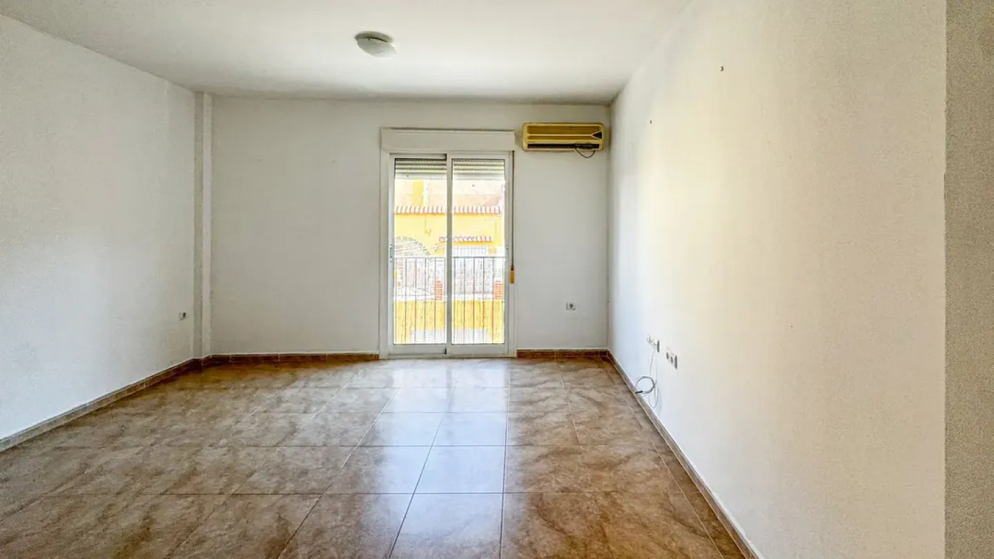 Spacious 3-Bedroom Apartment with Garage and Elevator in Viator - Image 4