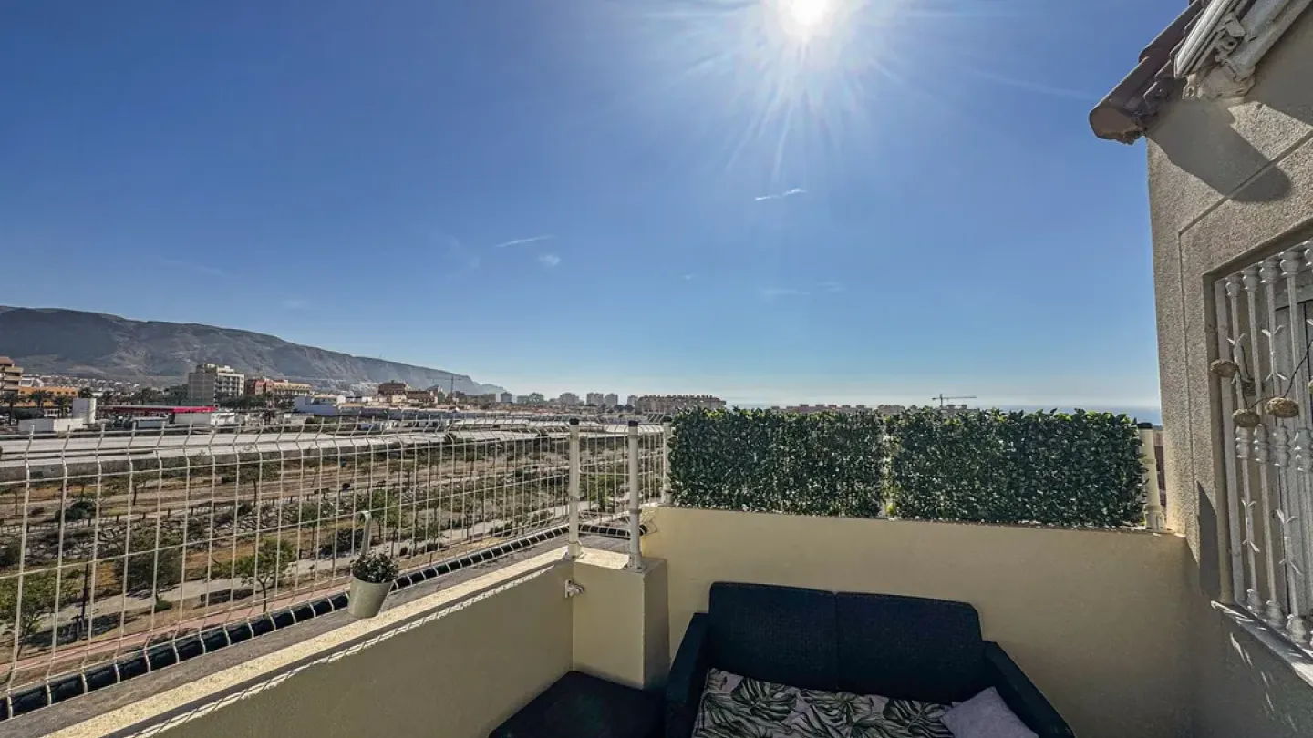 Spacious 3-Bedroom Sea View Apartment with Private Terrace - Image 3