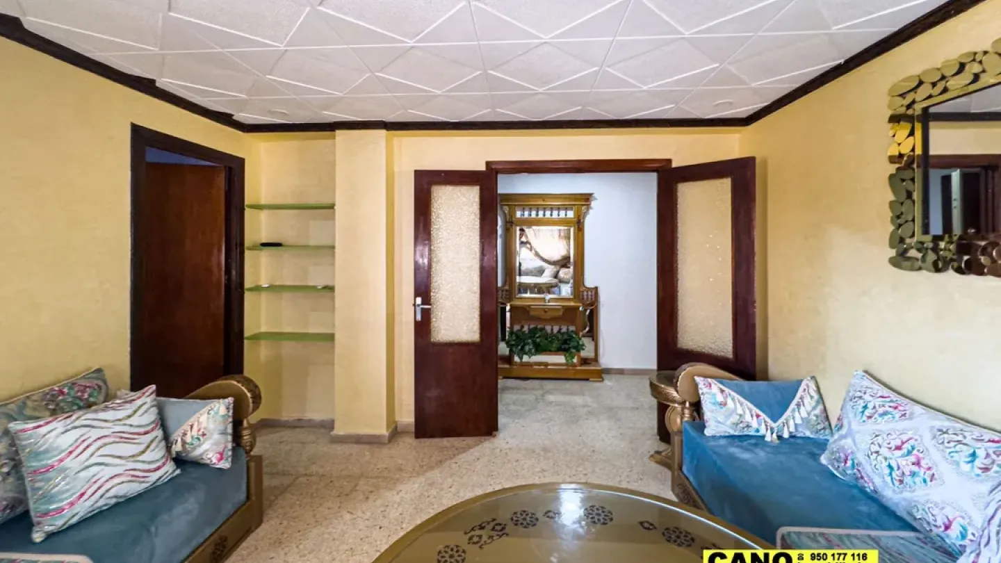 Spacious 4-Bedroom Apartment in Sunny Roquetas de Mar, Spain - Image 1