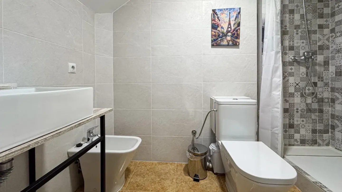 Spacious Triplex Apartment with 4 Bedrooms in Huércal de Almería - Image 1