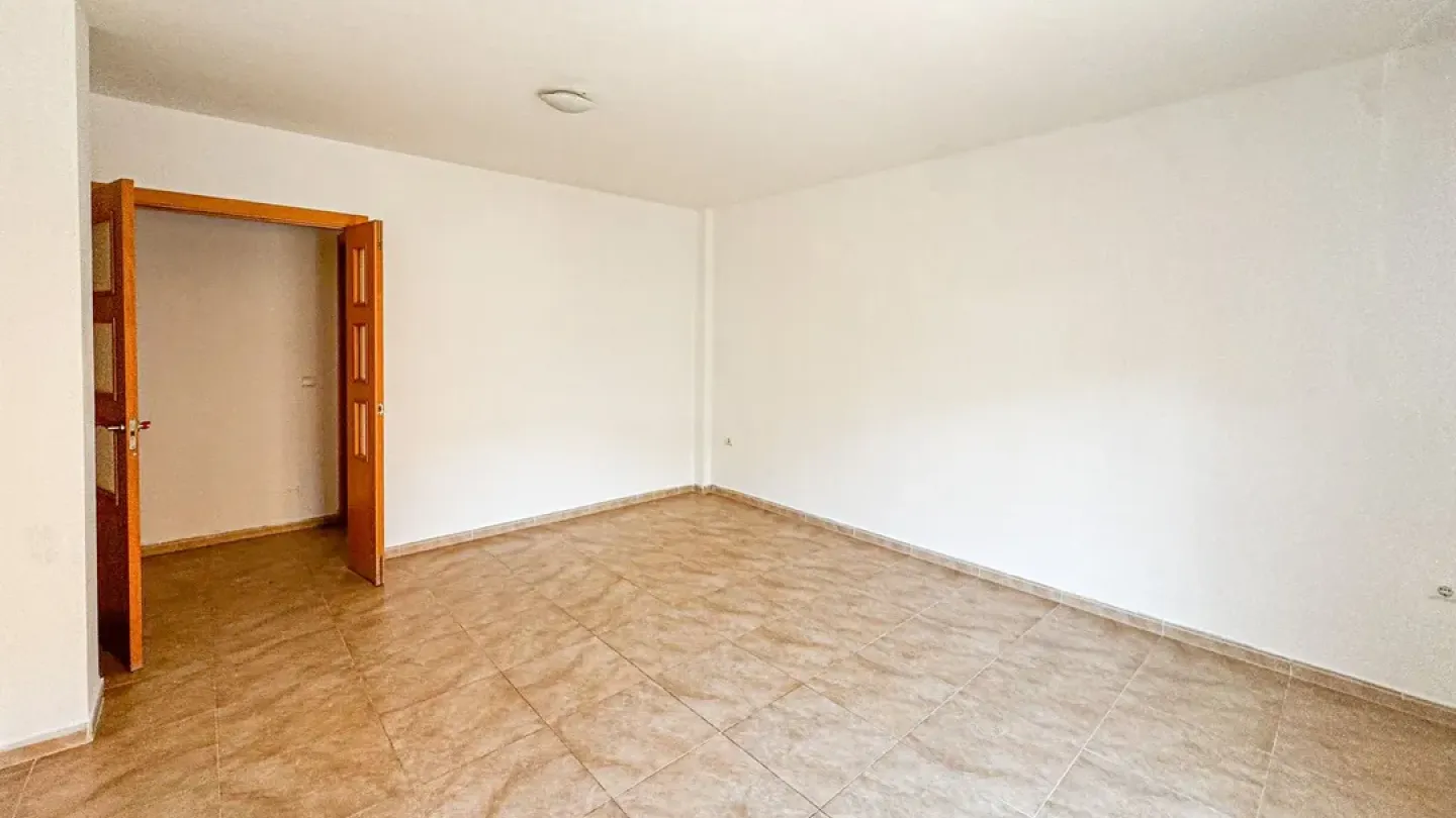 Spacious 3-Bedroom Apartment with Garage and Elevator in Viator - Image 1