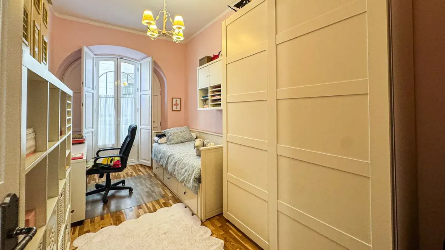 Historic Apartment in Almería - 3 Bedrooms, 2 Bathrooms, Elevator - Image 5
