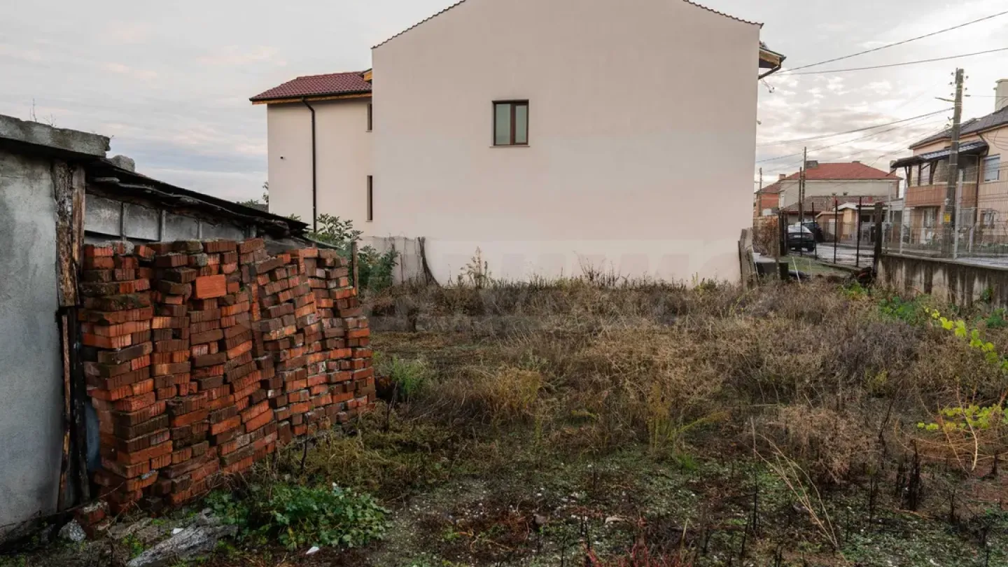 Spacious House with Extra Level & Garden in Bulgaria - Image 3