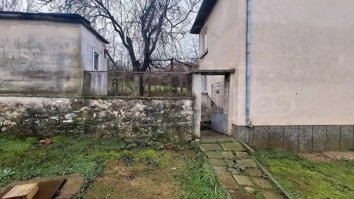 Spacious House with Former Shop in Peaceful Melnitsa Village - Image 1