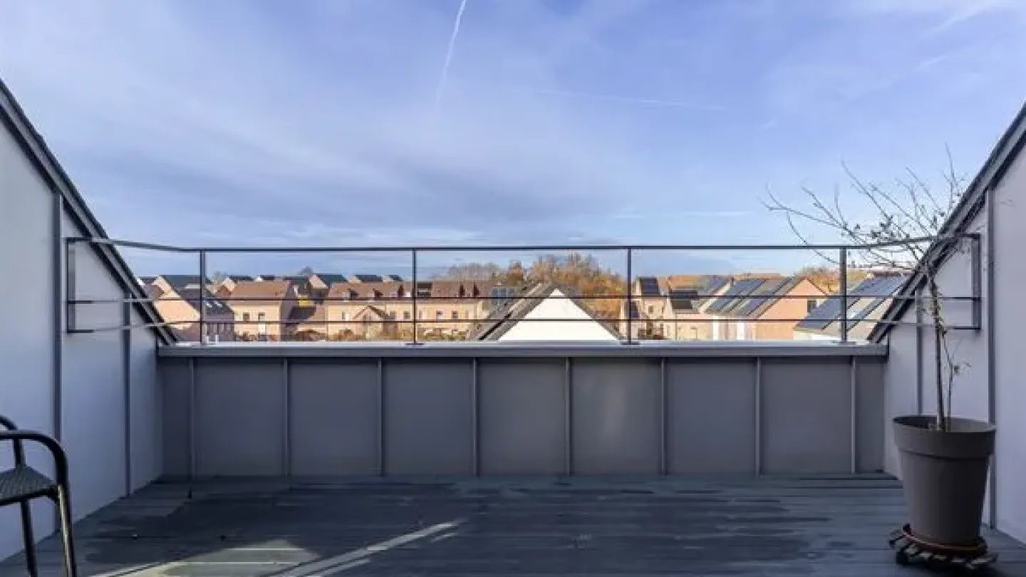 Spectacular High-End Penthouse with Terrace and Two Parking Spaces - Image 5