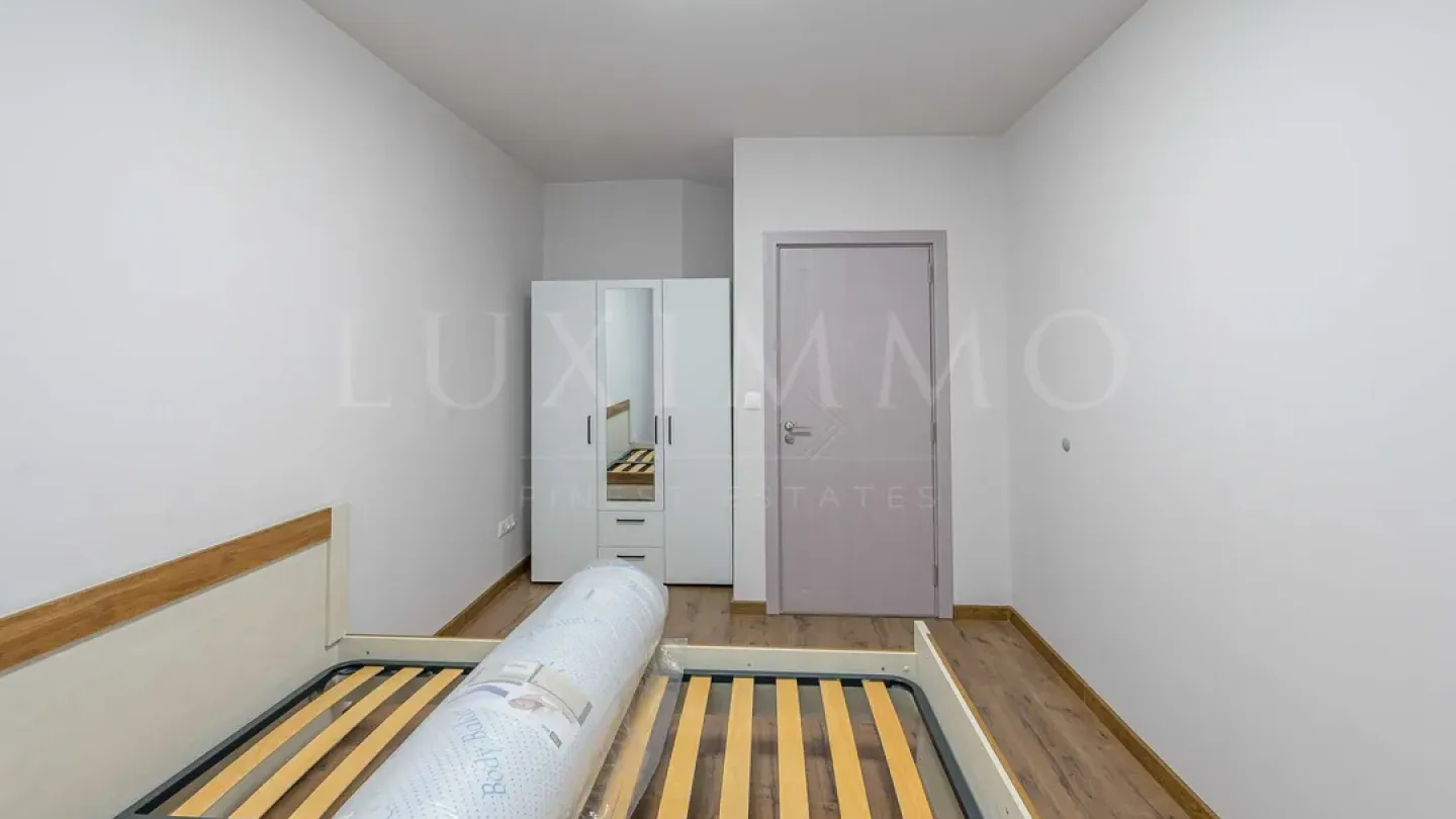 Strelbishte Medical University Apartment With Parking - Image 4