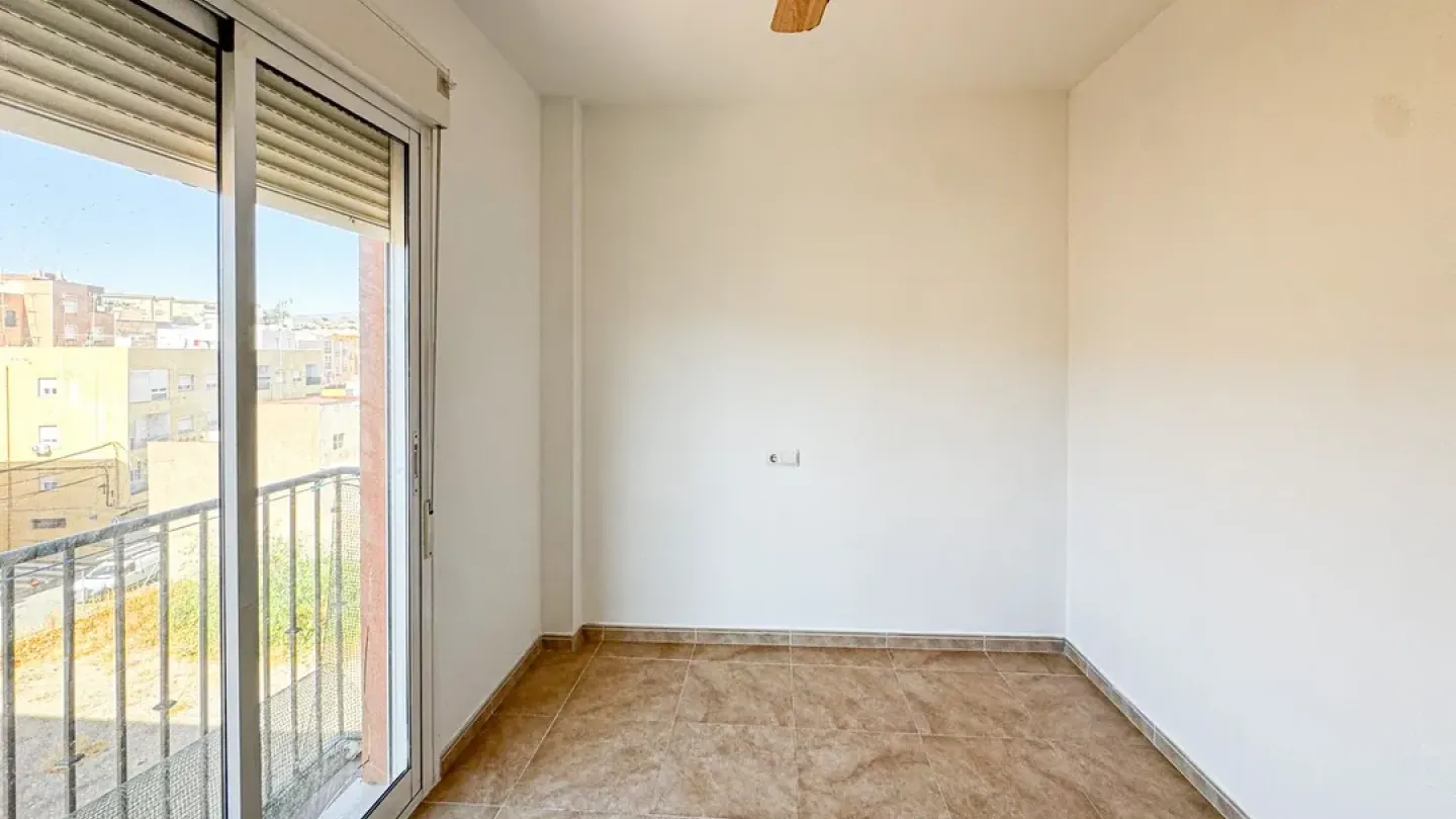 Spacious 3-Bedroom Apartment with Garage and Elevator in Viator - Image 3