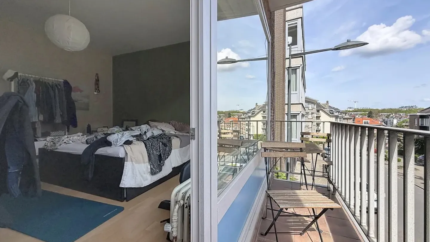 Spacious 6-Bedroom Apartment with Terraces in Woluwe-Saint-Lambert - Image 3