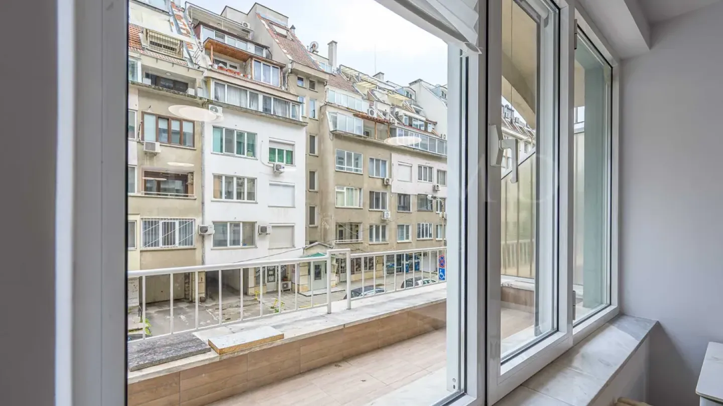 Strelbishte Medical University Apartment With Parking - Image 3