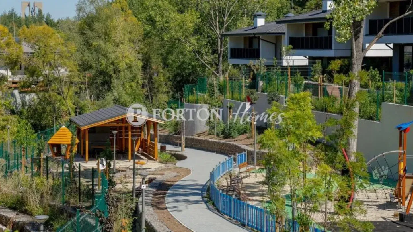 Spacious Pine Forest Home in Sofia's Prestigious Kambanite Residential Park. - Image 5
