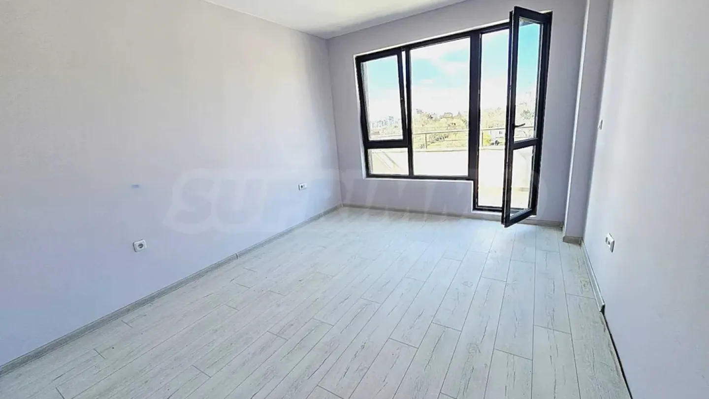 Spacious Varna Apartment with Panoramic Sea Views - Image 1