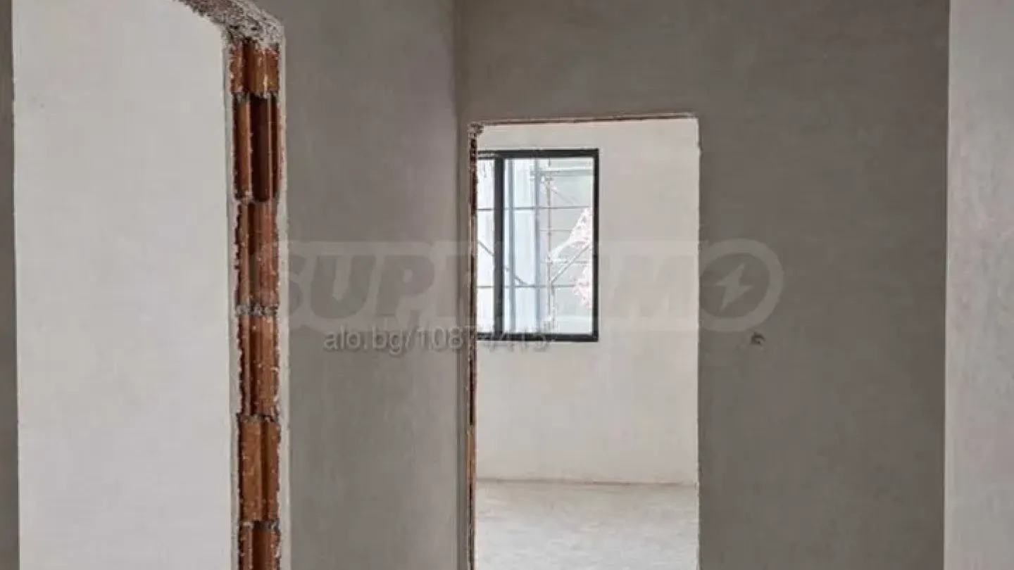 Spacious 2-Bed Apartment in Plovdiv Center - Image 2