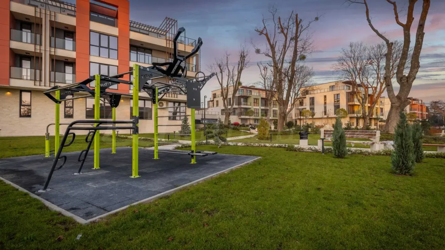 Spacious 3-Bedroom Apartment in Varna Complex - Image 2