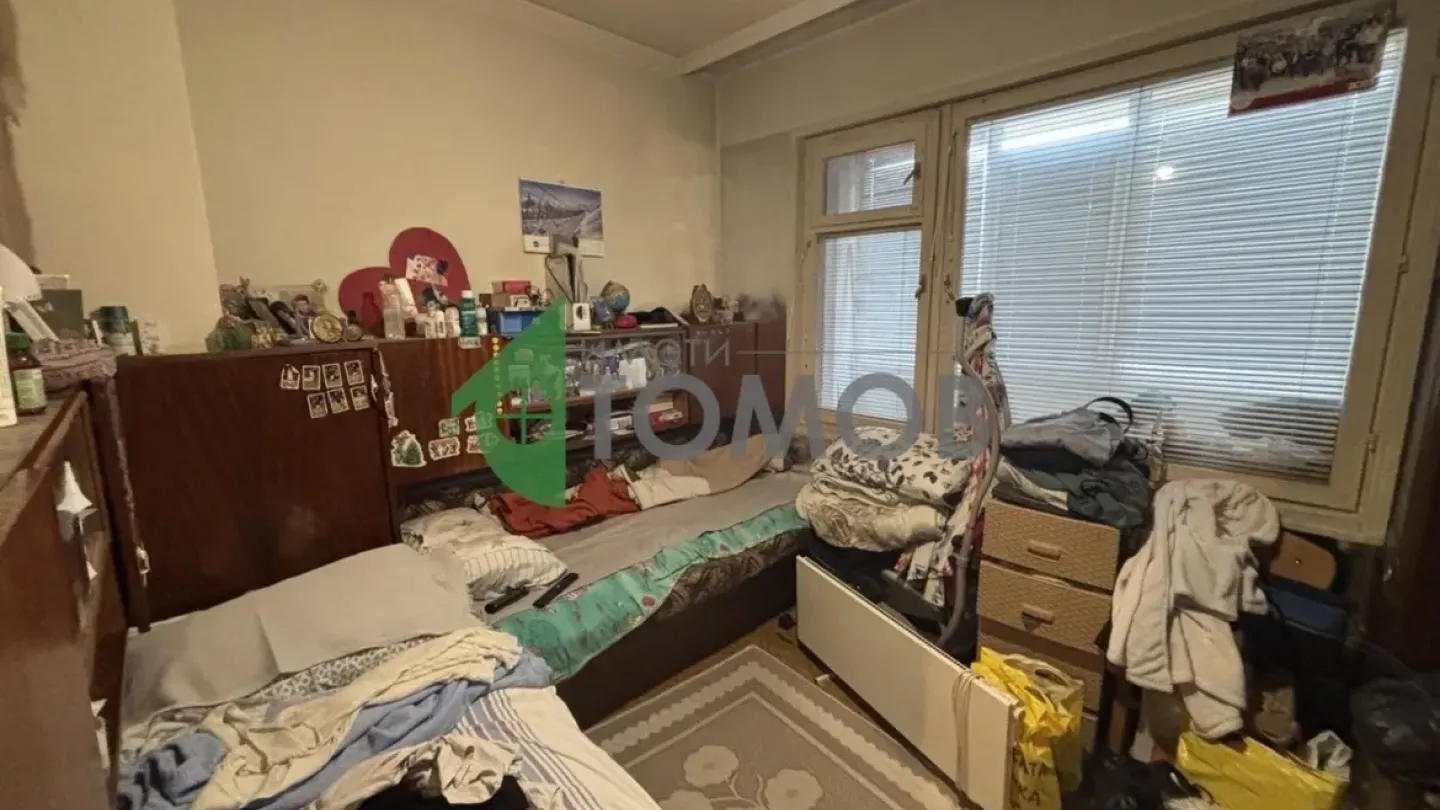 Spacious Three-Bedroom Apartment with Retail Space in Stara Zagora - Image 1