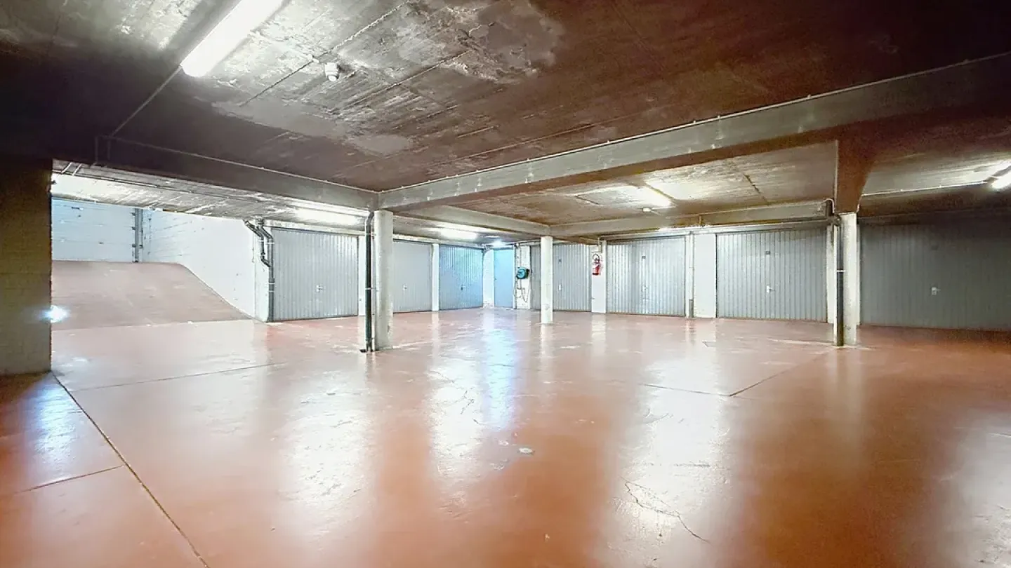 Spacious 6-Bedroom Apartment with Terraces in Woluwe-Saint-Lambert - Image 4