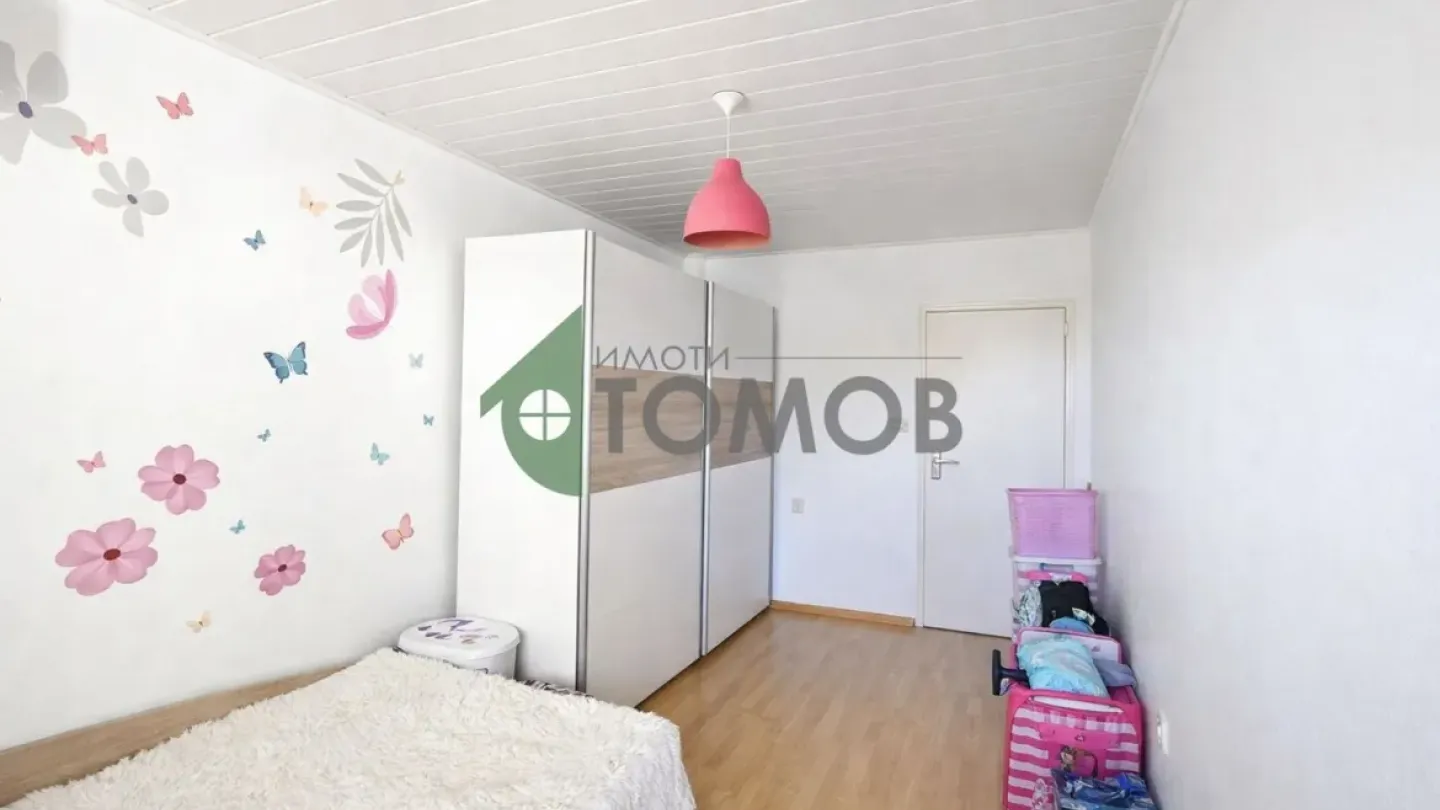 Spacious 3-Bedroom Fully Furnished Apartment in Stara Zagora Center - Image 5