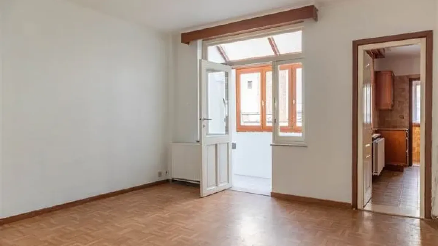 Spacious 5-Bedroom House Near Notre-Dame de Lourdes, Jette, Belgium - Image 1